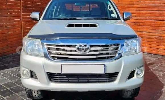 اشتري مستعمل Toyota Hilux Silver سيارة في Hlotse في Leribe