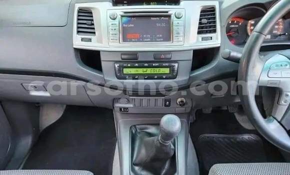 Sayi Na hannu Toyota Hilux Silver Mota in Hlotse a Leribe Sayi Na hannu Toyota Hilux Silver Mota in Hlotse a Leribe