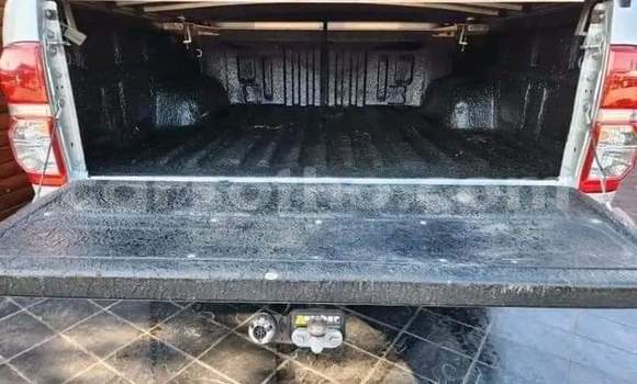 Sayi Na hannu Toyota Hilux Silver Mota in Hlotse a Leribe Sayi Na hannu Toyota Hilux Silver Mota in Hlotse a Leribe