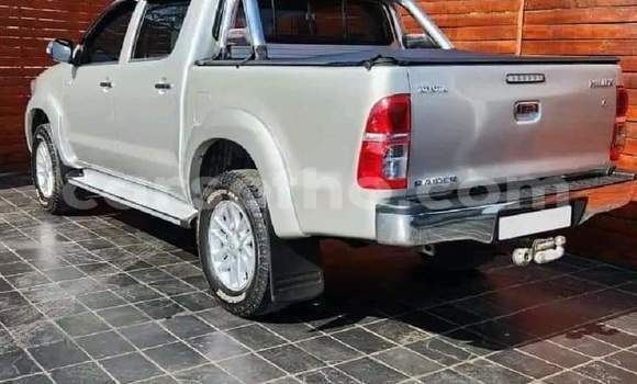 Sayi Na hannu Toyota Hilux Silver Mota in Hlotse a Leribe Sayi Na hannu Toyota Hilux Silver Mota in Hlotse a Leribe