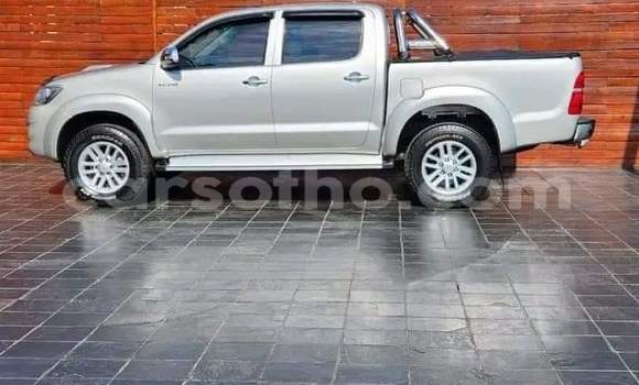 Sayi Na hannu Toyota Hilux Silver Mota in Hlotse a Leribe Sayi Na hannu Toyota Hilux Silver Mota in Hlotse a Leribe