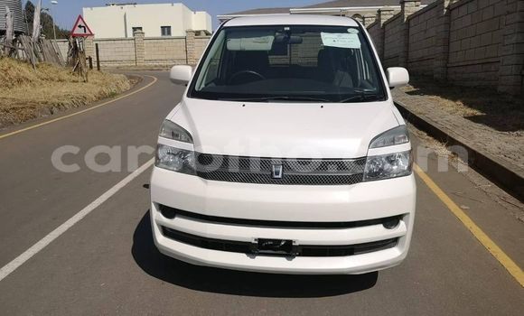 Acheter Occasion Voiture Toyota Voxy Blanc à Maseru, Maseru Acheter Occasion Voiture Toyota Voxy Blanc à Maseru, Maseru