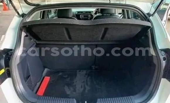 Acheter Occasion Voiture Kia Rio Blanc à Hlotse, Leribe Acheter Occasion Voiture Kia Rio Blanc à Hlotse, Leribe