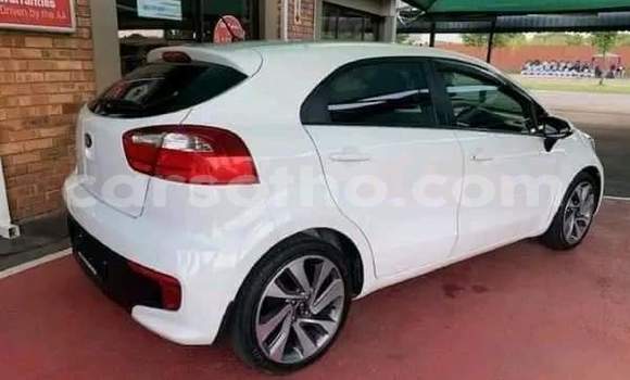 Acheter Occasion Voiture Kia Rio Blanc à Hlotse, Leribe Acheter Occasion Voiture Kia Rio Blanc à Hlotse, Leribe