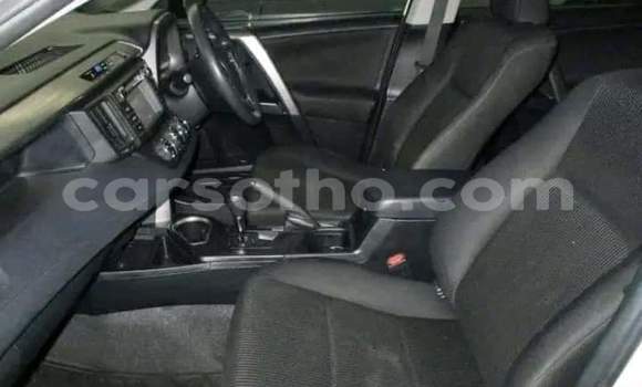 Acheter Occasion Voiture Toyota RAV4 Blanc à Hlotse, Leribe Acheter Occasion Voiture Toyota RAV4 Blanc à Hlotse, Leribe