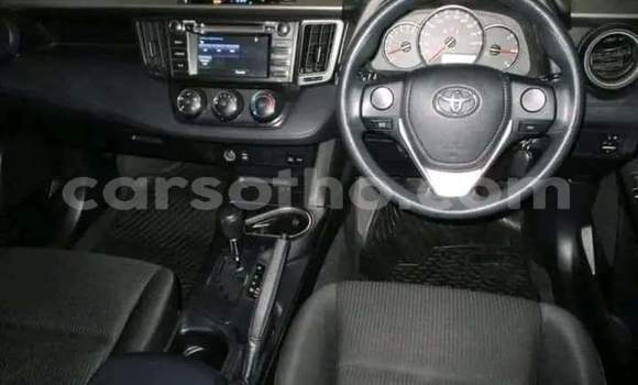 Acheter Occasion Voiture Toyota RAV4 Blanc à Hlotse, Leribe Acheter Occasion Voiture Toyota RAV4 Blanc à Hlotse, Leribe