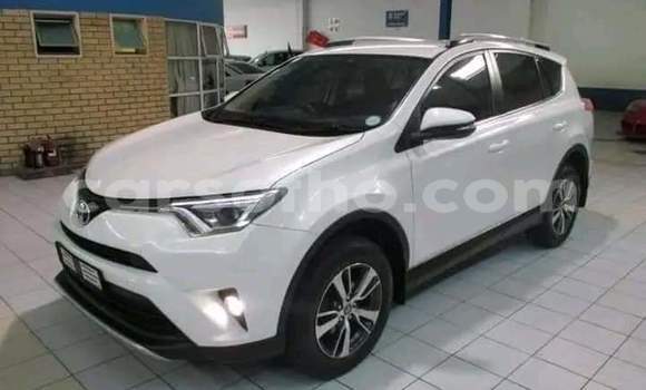 Acheter Occasion Voiture Toyota RAV4 Blanc à Hlotse, Leribe Acheter Occasion Voiture Toyota RAV4 Blanc à Hlotse, Leribe