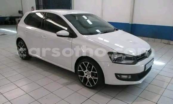 اشتري مستعمل Volkswagen Polo White سيارة في Hlotse في Leribe