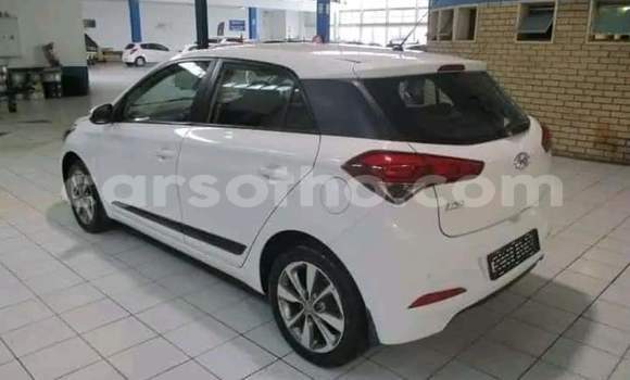 Buy Used Hyundai i20 White Car in Hlotse in Leribe Buy Used Hyundai i20 White Car in Hlotse in Leribe