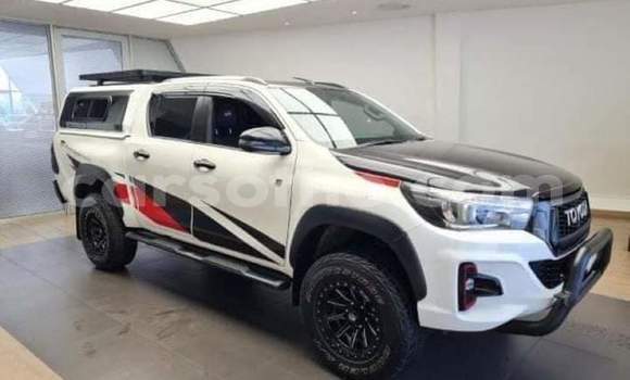 Sayi Na hannu Toyota Hilux White Mota in Maseru a Maseru Sayi Na hannu Toyota Hilux White Mota in Maseru a Maseru