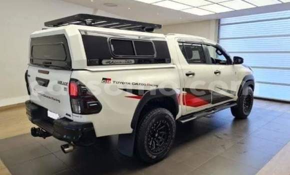 Sayi Na hannu Toyota Hilux White Mota in Maseru a Maseru Sayi Na hannu Toyota Hilux White Mota in Maseru a Maseru