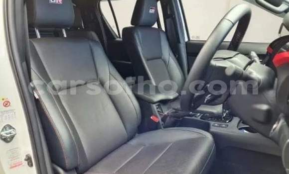 Sayi Na hannu Toyota Hilux White Mota in Maseru a Maseru Sayi Na hannu Toyota Hilux White Mota in Maseru a Maseru