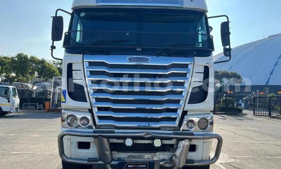 Sayi Na hannu Scania R420 White Babbar mota in Maseru a Maseru Sayi Na hannu Scania R420 White Babbar mota in Maseru a Maseru