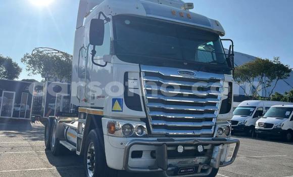 Sayi Na hannu Scania R420 White Babbar mota in Maseru a Maseru Sayi Na hannu Scania R420 White Babbar mota in Maseru a Maseru