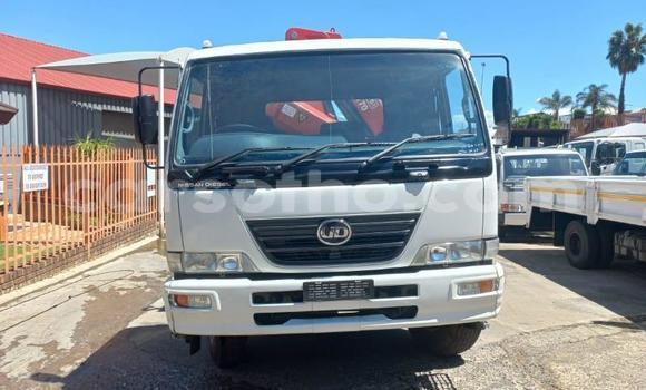 Sayi Na hannu Nissan UD White Babbar mota in Maseru a Maseru Sayi Na hannu Nissan UD White Babbar mota in Maseru a Maseru