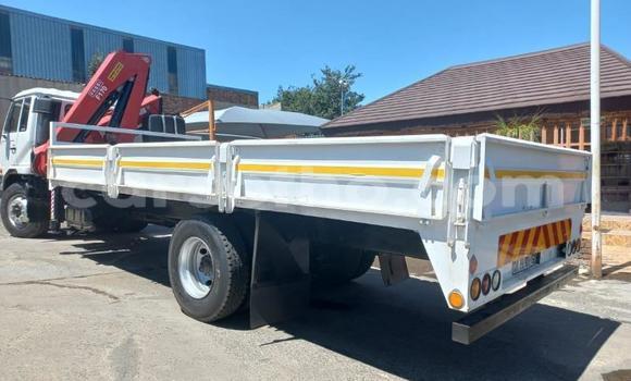 Sayi Na hannu Nissan UD White Babbar mota in Maseru a Maseru Sayi Na hannu Nissan UD White Babbar mota in Maseru a Maseru