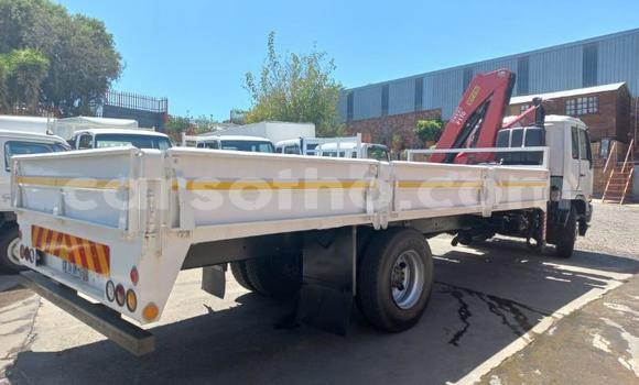 Sayi Na hannu Nissan UD White Babbar mota in Maseru a Maseru Sayi Na hannu Nissan UD White Babbar mota in Maseru a Maseru