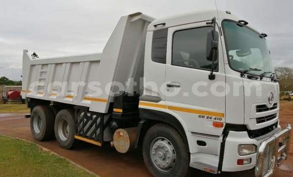 Sayi Na hannu Nissan UD White Babbar mota in Maseru a Maseru Sayi Na hannu Nissan UD White Babbar mota in Maseru a Maseru