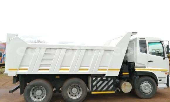 Sayi Na hannu Nissan UD White Babbar mota in Maseru a Maseru Sayi Na hannu Nissan UD White Babbar mota in Maseru a Maseru