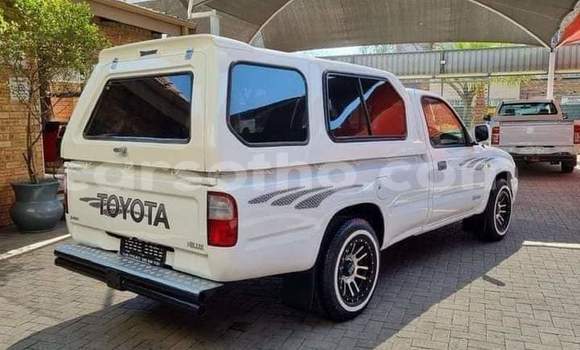 اشتري مستعمل Toyota Hilux White سيارة في Maseru في Maseru