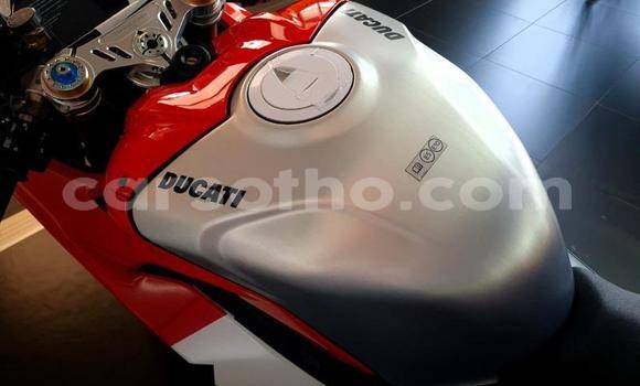 Sayi Na hannu Ducati Panigale Red Motsi in Maseru a Maseru Sayi Na hannu Ducati Panigale Red Motsi in Maseru a Maseru