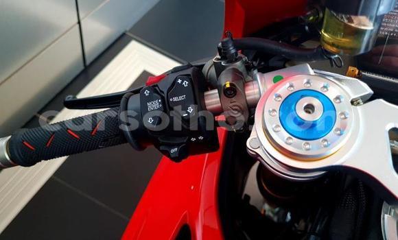 Sayi Na hannu Ducati Panigale Red Motsi in Maseru a Maseru Sayi Na hannu Ducati Panigale Red Motsi in Maseru a Maseru