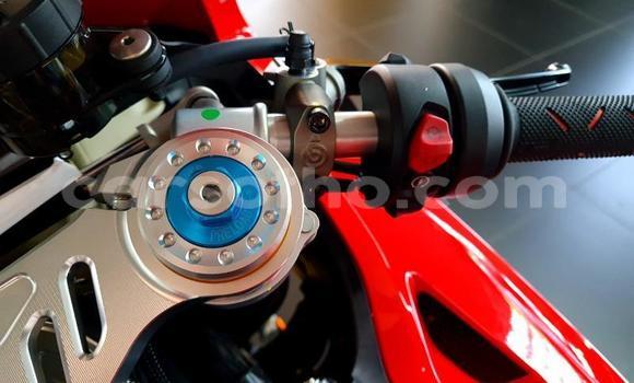 Sayi Na hannu Ducati Panigale Red Motsi in Maseru a Maseru Sayi Na hannu Ducati Panigale Red Motsi in Maseru a Maseru