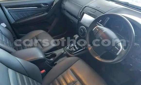 Acheter Occasion Voiture Isuzu MU-X Blanc à Hlotse, Leribe Acheter Occasion Voiture Isuzu MU-X Blanc à Hlotse, Leribe