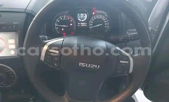 Acheter Occasion Voiture Isuzu MU-X Blanc à Hlotse, Leribe Acheter Occasion Voiture Isuzu MU-X Blanc à Hlotse, Leribe