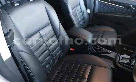 Acheter Occasion Voiture Isuzu MU-X Blanc à Hlotse, Leribe Acheter Occasion Voiture Isuzu MU-X Blanc à Hlotse, Leribe