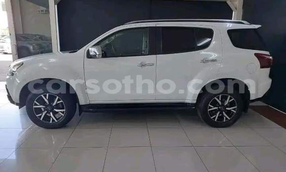 Acheter Occasion Voiture Isuzu MU-X Blanc à Hlotse, Leribe Acheter Occasion Voiture Isuzu MU-X Blanc à Hlotse, Leribe