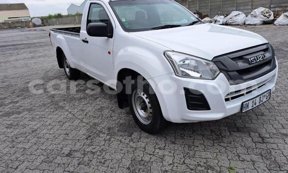 Buy Used Isuzu D–MAX White Car in Maseru in Maseru