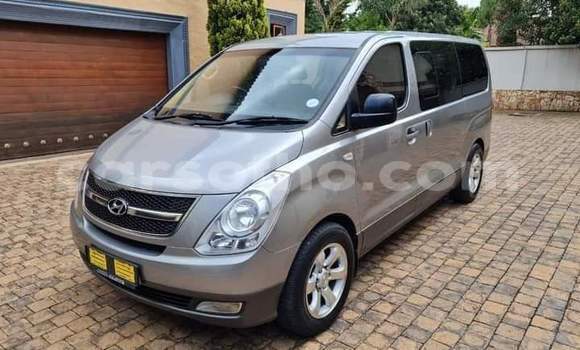 Sayi Na hannu Hyundai H1 Silver Mota in Maseru a Maseru