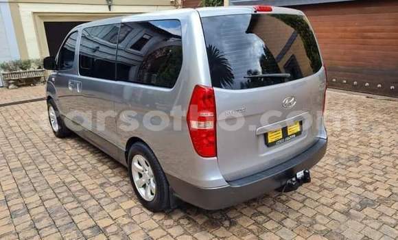 Sayi Na hannu Hyundai H1 Silver Mota in Maseru a Maseru Sayi Na hannu Hyundai H1 Silver Mota in Maseru a Maseru