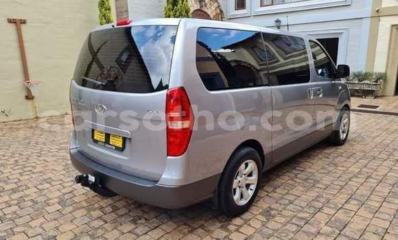 Sayi Na hannu Hyundai H1 Silver Mota in Maseru a Maseru Sayi Na hannu Hyundai H1 Silver Mota in Maseru a Maseru