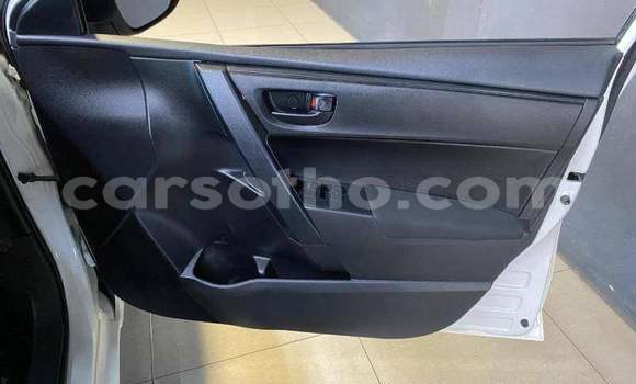 Sayi Na hannu Toyota Corolla White Mota in Maseru a Maseru Sayi Na hannu Toyota Corolla White Mota in Maseru a Maseru