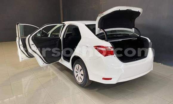 Sayi Na hannu Toyota Corolla White Mota in Maseru a Maseru Sayi Na hannu Toyota Corolla White Mota in Maseru a Maseru