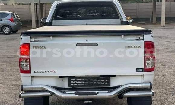 Sayi Na hannu Toyota Hilux White Mota in Maseru a Maseru Sayi Na hannu Toyota Hilux White Mota in Maseru a Maseru