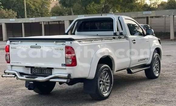 Sayi Na hannu Toyota Hilux White Mota in Maseru a Maseru Sayi Na hannu Toyota Hilux White Mota in Maseru a Maseru
