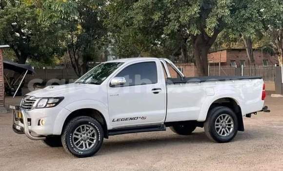 Sayi Na hannu Toyota Hilux White Mota in Maseru a Maseru Sayi Na hannu Toyota Hilux White Mota in Maseru a Maseru