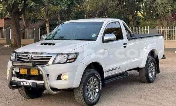 Sayi Na hannu Toyota Hilux White Mota in Maseru a Maseru Sayi Na hannu Toyota Hilux White Mota in Maseru a Maseru