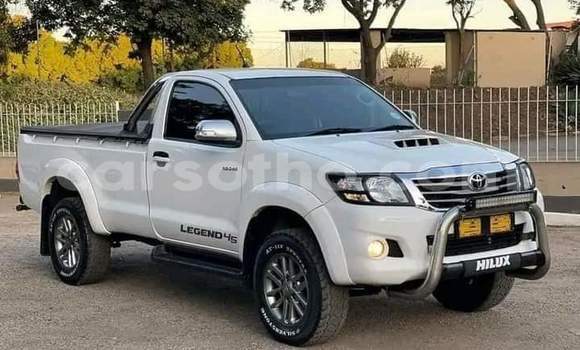 Sayi Na hannu Toyota Hilux White Mota in Maseru a Maseru Sayi Na hannu Toyota Hilux White Mota in Maseru a Maseru