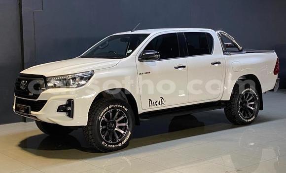 اشتري مستعمل Toyota Hilux White سيارة في Maseru في Maseru