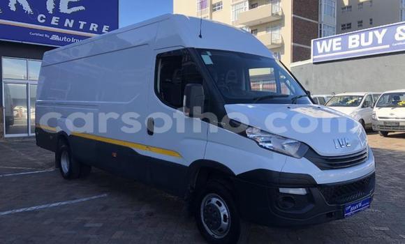 Sayi Na hannu IVECO Massif White Mota in Maseru a Maseru