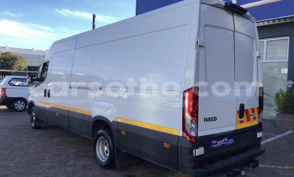 Acheter Occasion Voiture IVECO Massif Blanc à Maseru, Maseru Acheter Occasion Voiture IVECO Massif Blanc à Maseru, Maseru