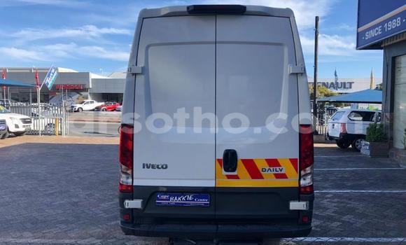 Acheter Occasion Voiture IVECO Massif Blanc à Maseru, Maseru Acheter Occasion Voiture IVECO Massif Blanc à Maseru, Maseru