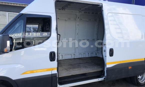 Acheter Occasion Voiture IVECO Massif Blanc à Maseru, Maseru Acheter Occasion Voiture IVECO Massif Blanc à Maseru, Maseru