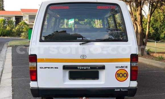 Sayi Na hannu Toyota Hiace White Mota in Maseru a Maseru Sayi Na hannu Toyota Hiace White Mota in Maseru a Maseru