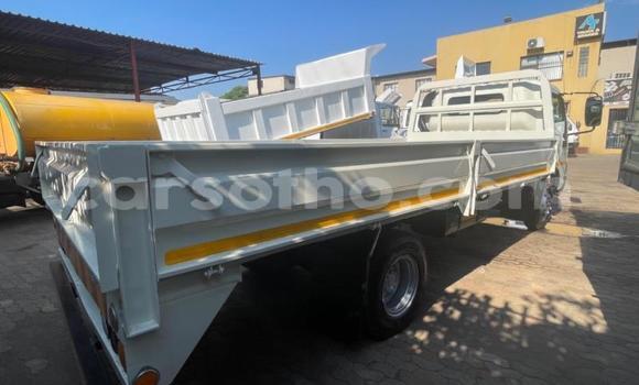 اشتري مستعمل Hino 300 Series White شاحنة في Maseru في Maseru اشتري مستعمل Hino 300 Series White شاحنة في Maseru في Maseru