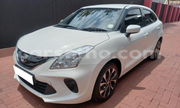 Buy Used Toyota Starlet White Car in Maputsoe in Leribe